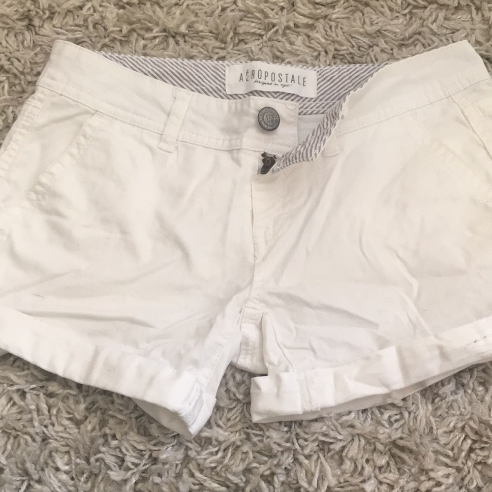 WHITE MIDRISE TWILL SHORTS